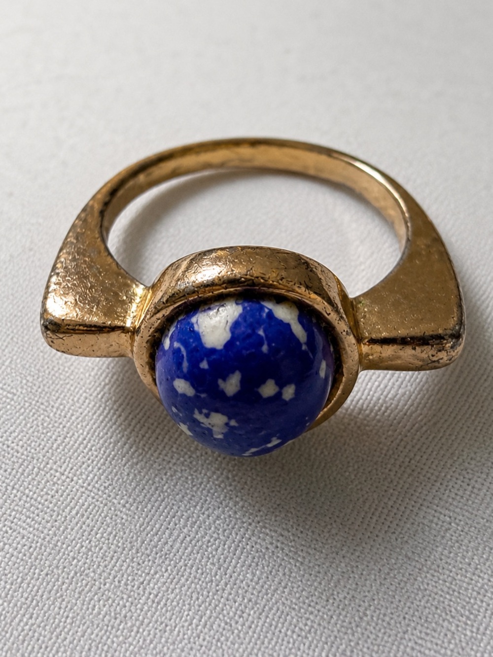 Vi Vintage Blue Stone Gold Tone Ring ntage Blue Stone Gold Tone Ring